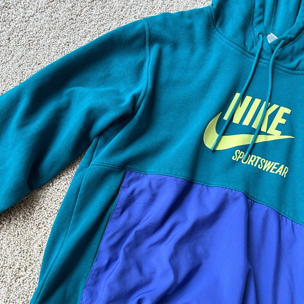 Small Retro Nike Hoodie